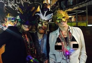 Chelsea Handler : Mardi Gras Carnival, Comedian Flashes Her Breasts (Photo)