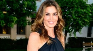 Cindy Crawford : Unretouched photo of model circulates online