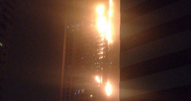 Dubai Fire - Video : Building in Dubai's Marina district in flames