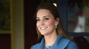 Duchess Kate chooses blue for pottery factory visit (Video)