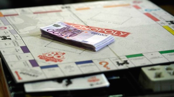 French Monopoly 80th Anniversary : Board game being sold with real money inside