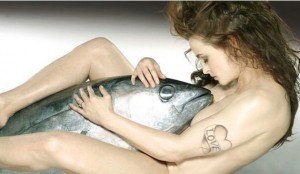 Helena Bonham Carter gets naked to help save the fish (Photo)