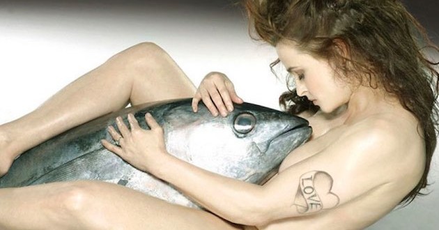 Helena Bonham Carter gets naked to help save the fish (Photo)