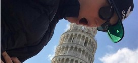 Katy Perry appears to simulate sex act to Tower of Pisa in taly (Photo)