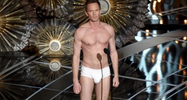 Neil Patrick Harris in underwear on 2015 Oscars stage (Video)