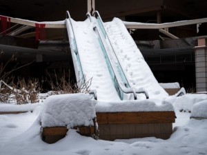 Snowy scene takes over Rolling Acres Mall (Photo)