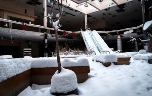 Snowy scene takes over Rolling Acres Mall (Photo)