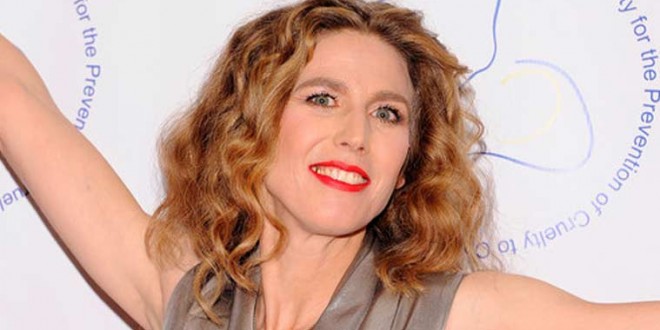 Sophie B. Hawkins pregnant at age 50 : American Singer Will Welcome Baby Girl This July