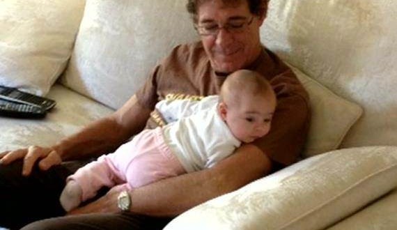 Barry Williams abandons  daughter, girlfriend to be homeless and destitute (Video)