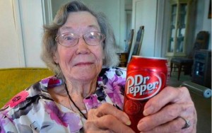 Elizabeth Sullivan : 104-year-old Texas woman drinks 3 Dr Pepper