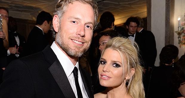 Jessica Simpson Defends Super Sexy "50 Shades" Pics With Eric Johnson!