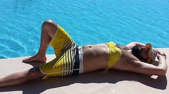 Katherine Heigl’s Bikini Body Actress strips down to her bikini for a poolside snap during family holiday Katherine Heigl’s Bikini Body Actress strips down to her bikini for a poolside snap during family holiday