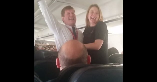 Marriage Proposal at 34000 Feet : Pilot shocks flight attendant girlfriend with adorable mid-air proposal
