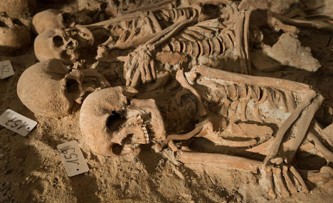 Medieval Skeletons Found In Paris – Photo 200 bodies found in mass grave beneath Paris supermarket Medieval Skeletons Found In Paris – Photo 200 bodies found in mass grave beneath Paris supermarket