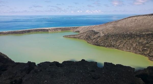 New island Tonga : Underwater volcano creates new Pacific island off Tonga (Photos)