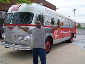 Windell D. Middlebrooks Dies at 36 : Body of Proof Actor Also Played Miller High Life Commercials' Hilarious Ranting Delivery Man