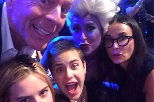 Bruce, Demi Family Photo: Rumer Willis Poses with Mom, Dad, Sisters in Epic DWTS Selfie