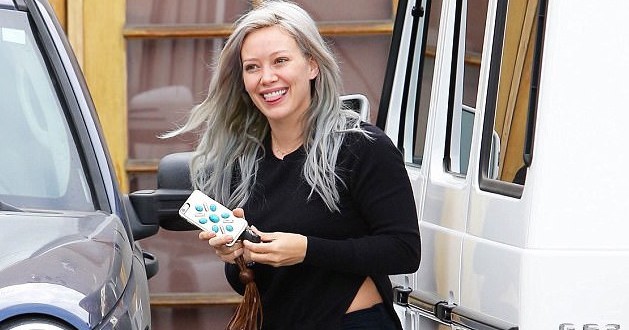 Hilary Duff's New Hair Color: Singer Goes from Posy Pink to Gloomy Gray
