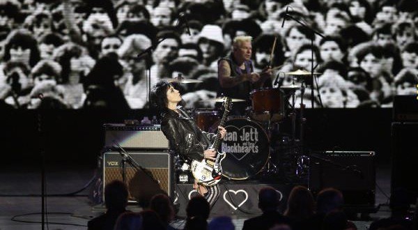 Joan Jett Moved to tears (Video)