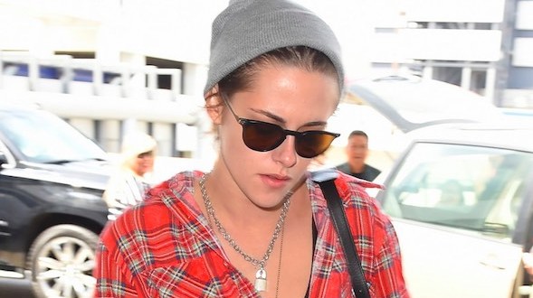 Kristen Stewart Has Perfect Makeup-Free Skin At LAX on April 5, 2015