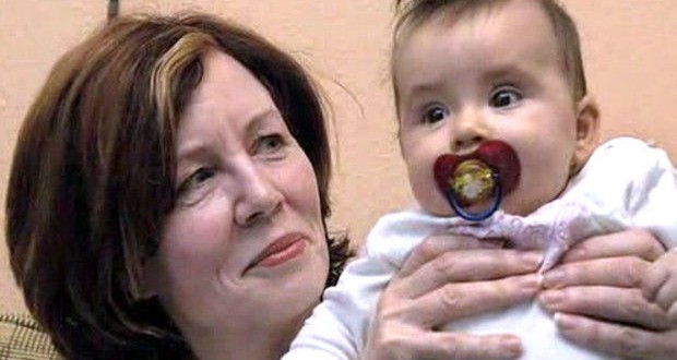Annegret Raunigk : German Woman, 65, Gives Birth to Quadruplets