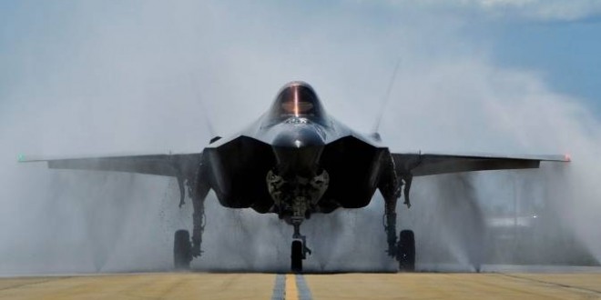 F-35 : Air Force's newest fighter gets first female pilot