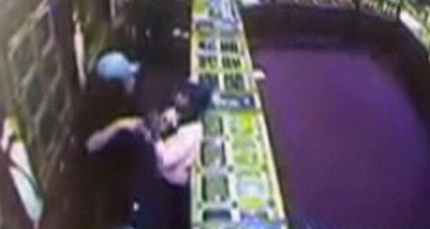Gun 'failed to fire' at girl, 11, during violent Vaughan robbery (Video)