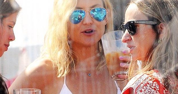 Kate Hudson : Actress Steams Up Memorial Day in a Barely There White One-Piece (Photo)