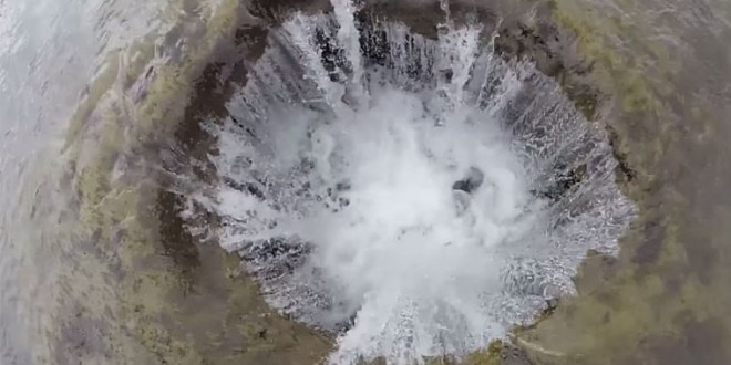 Lost Lake disappearing because a lava tube is swallowing the water (Video)