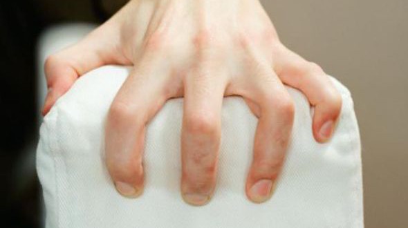 Shaking hands 'could detect health risks', study says