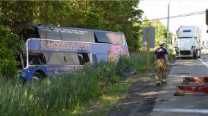23 injured when a Megabus and truck collide on 401 : OPP (Video)