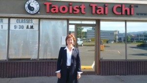 Christy Clark : BC premier criticized for tweet calling out 'yoga haters'