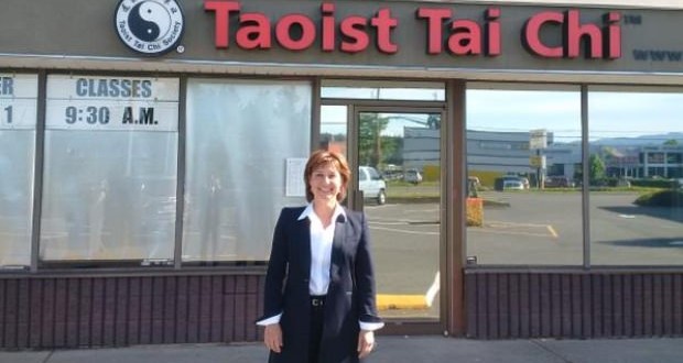 Christy Clark BC premier criticized for tweet calling out ‘yoga haters’