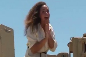 Cicadas Attack : Kansas reporter's 'freakout' spurred by heckling cicadas