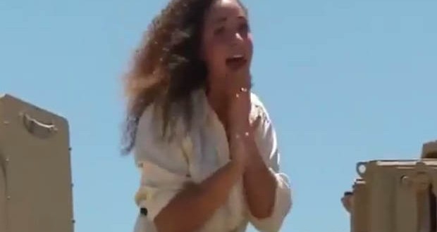 Cicadas Attack Kansas reporter’s ‘freakout’ spurred by heckling cicadas
