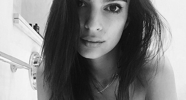 Emily Ratajkowski : Blurred Lines star Poses Nude In The Bathtub, Looks Flawless