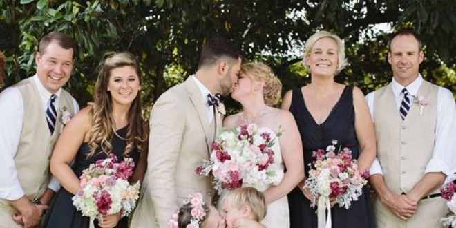 Flower Girl Steals Kiss From Ring Bearer (Photo)