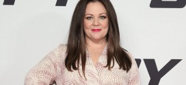 Melissa McCarthy : Actress Wears Own Design To 'Spy' Premiere