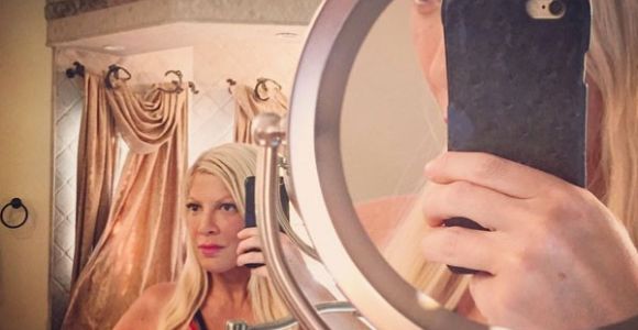 Tori Spelling Bra Selfie “Photo” : Actress in lacey black bra from the boudoir in sexy selfie