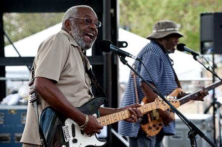 Wendell Holmes 'Holmes Brother' Dies : Blues musician from Middlesex, dies at age 71