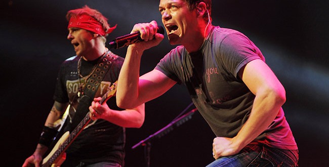 Brad Arnold Kicks Out Fan : 3 Doors Down singer throws out concertgoer for pushing woman (Video)