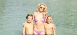 Britney Spears : Singer Shares Adorable Vacation Snap With Sons On Instagram (Photo)
