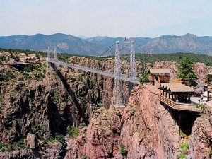 Denise McLean : Woman dies after 400-foot fall in Colorado's Royal Gorge