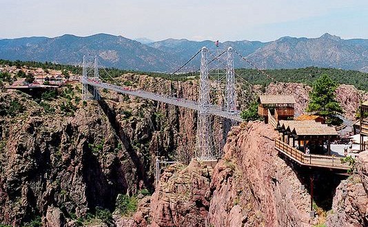 Denise McLean : Woman dies after 400-foot fall in Colorado's Royal Gorge