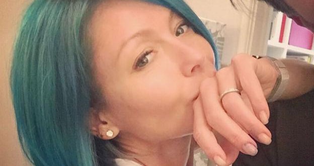 Kelly Ripa Has Blue Hair Now: "My Sons Think I Look Like a Superhero"