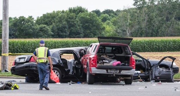 Women Killed In Limo Crash : Four fatalities reported in crash after limo is t-boned in Cutchogue