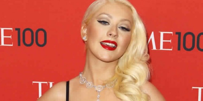 Christina Aguilera Posts a Topless Sexy Selfie on Instagram (Photo)