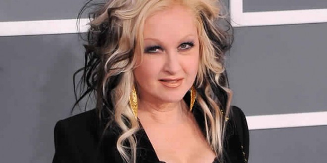 Cyndi Lauper : Singer Reveals Extreme Psoriasis Battle