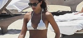 Jessica Alba : Actress in a Bikini in Cancun August 2015
