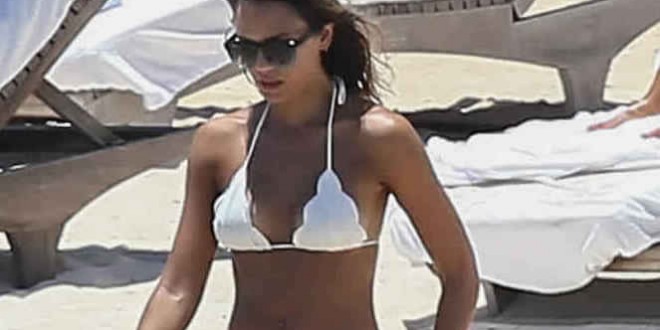 Jessica Alba : Actress in a Bikini in Cancun August 2015